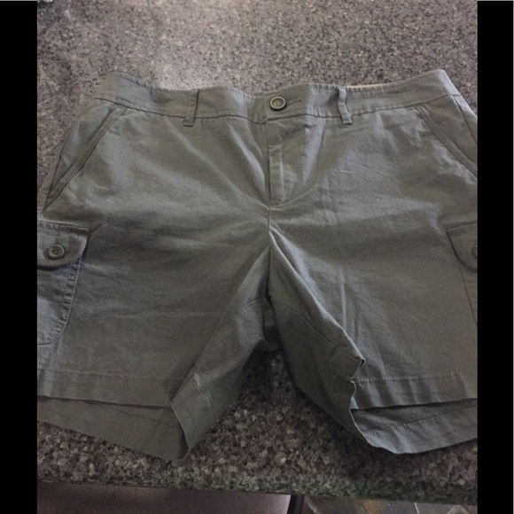 NWT Cargo shorts ๐ฒ - Picture 2 of 4